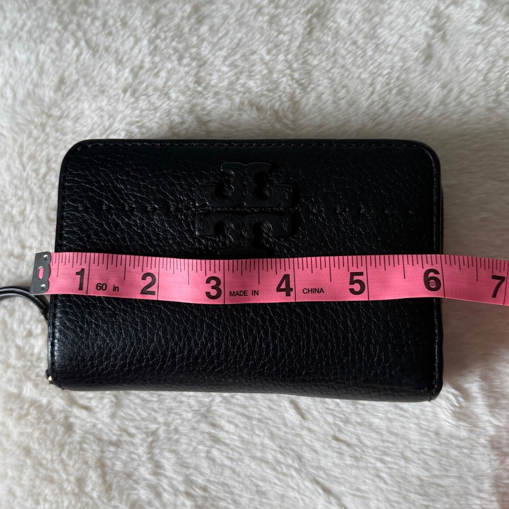 Tory Burch MCGRAW BI-FOLD Medium WALLET Black Pebbled Leather Zip Wallet - Picture 4 of 12